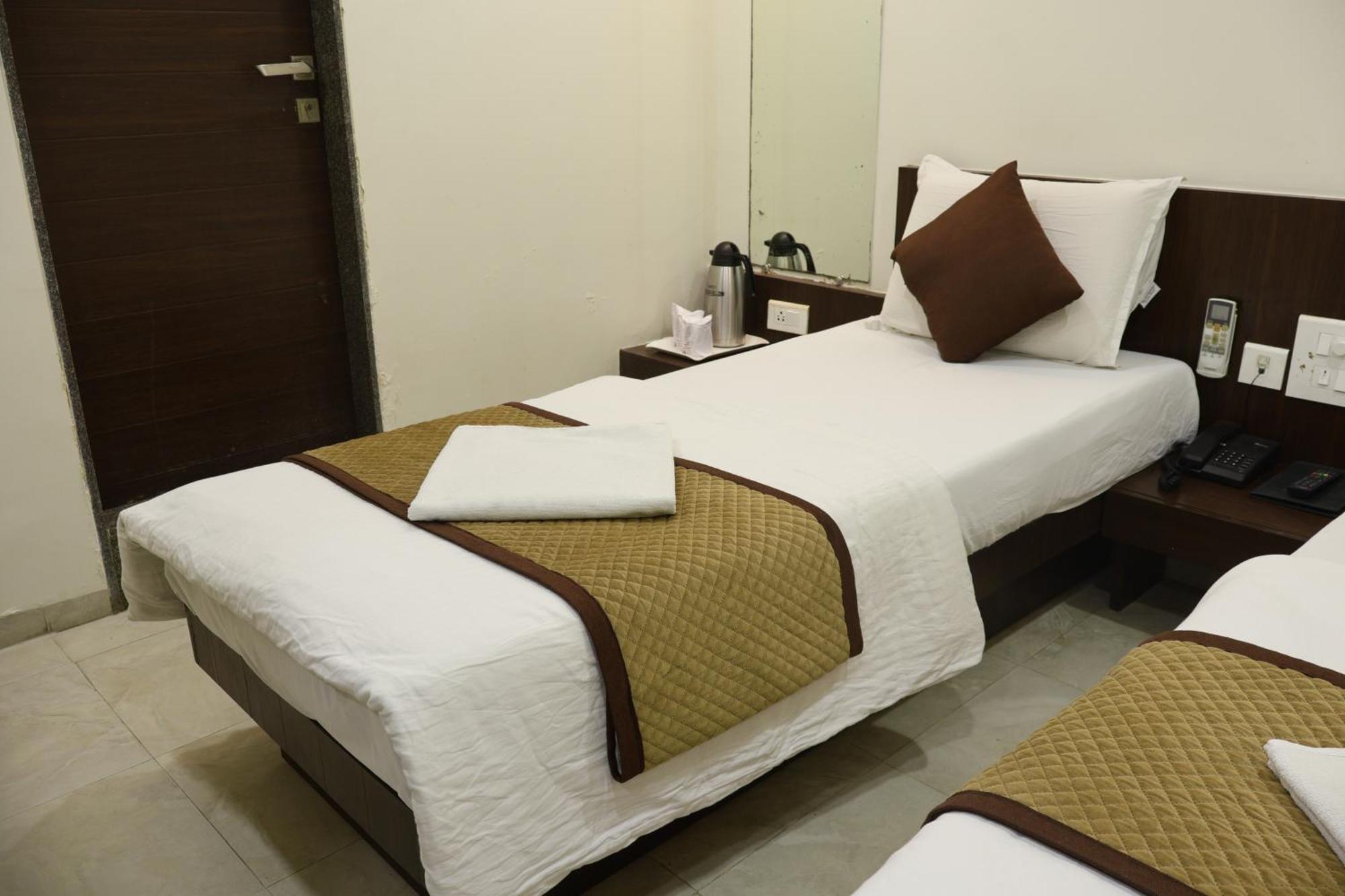 Hotel Kabir Ahmedabad Ngoại thất bức ảnh