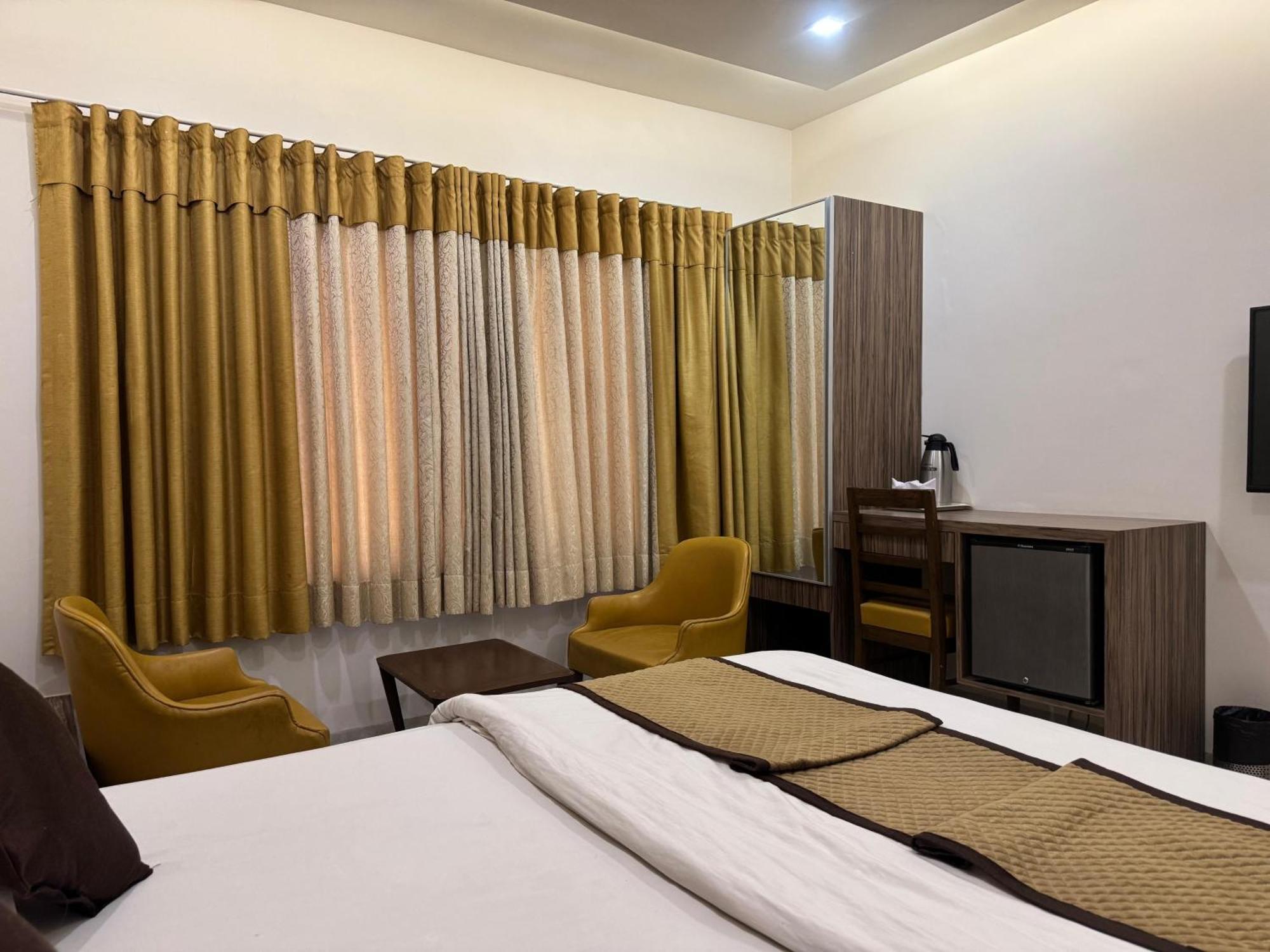 Hotel Kabir Ahmedabad Ngoại thất bức ảnh