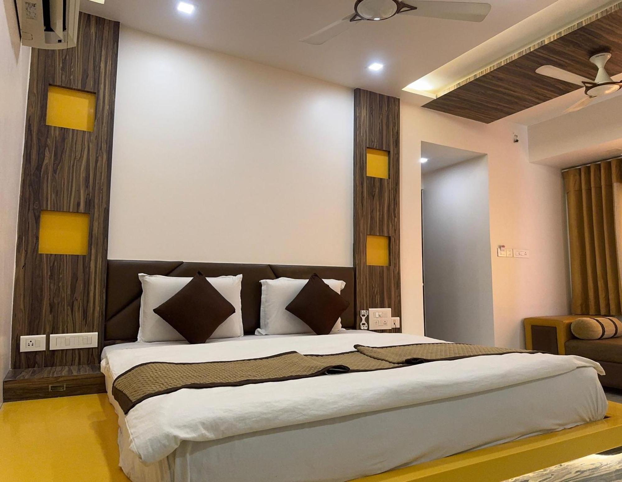 Hotel Kabir Ahmedabad Ngoại thất bức ảnh