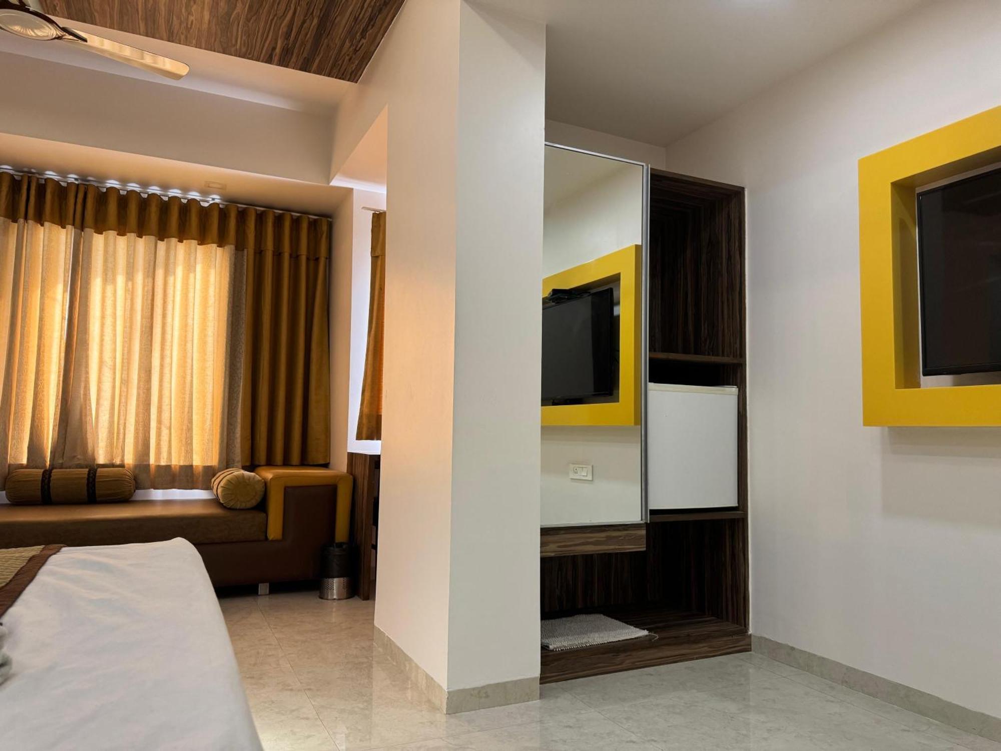 Hotel Kabir Ahmedabad Ngoại thất bức ảnh