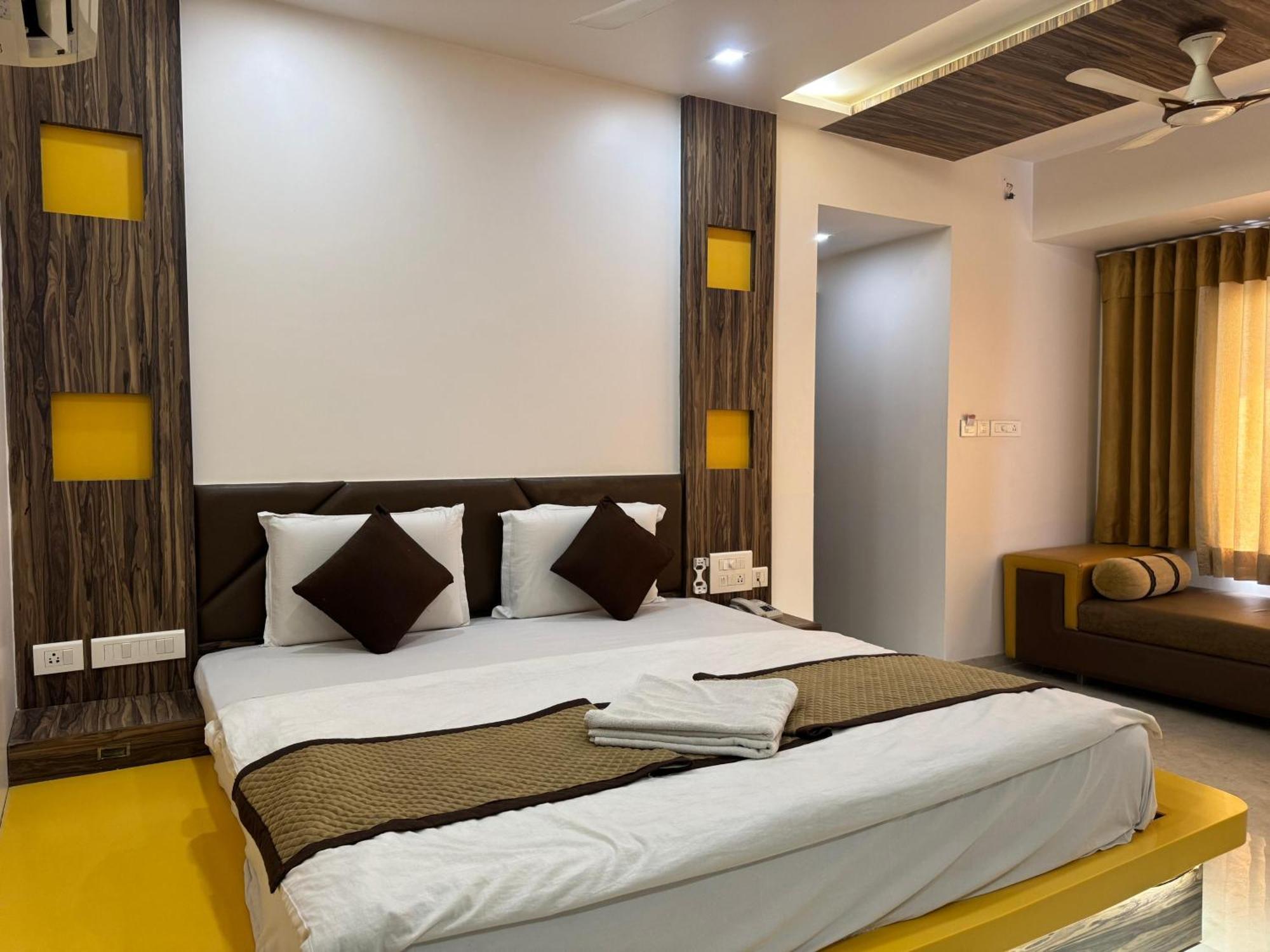 Hotel Kabir Ahmedabad Ngoại thất bức ảnh