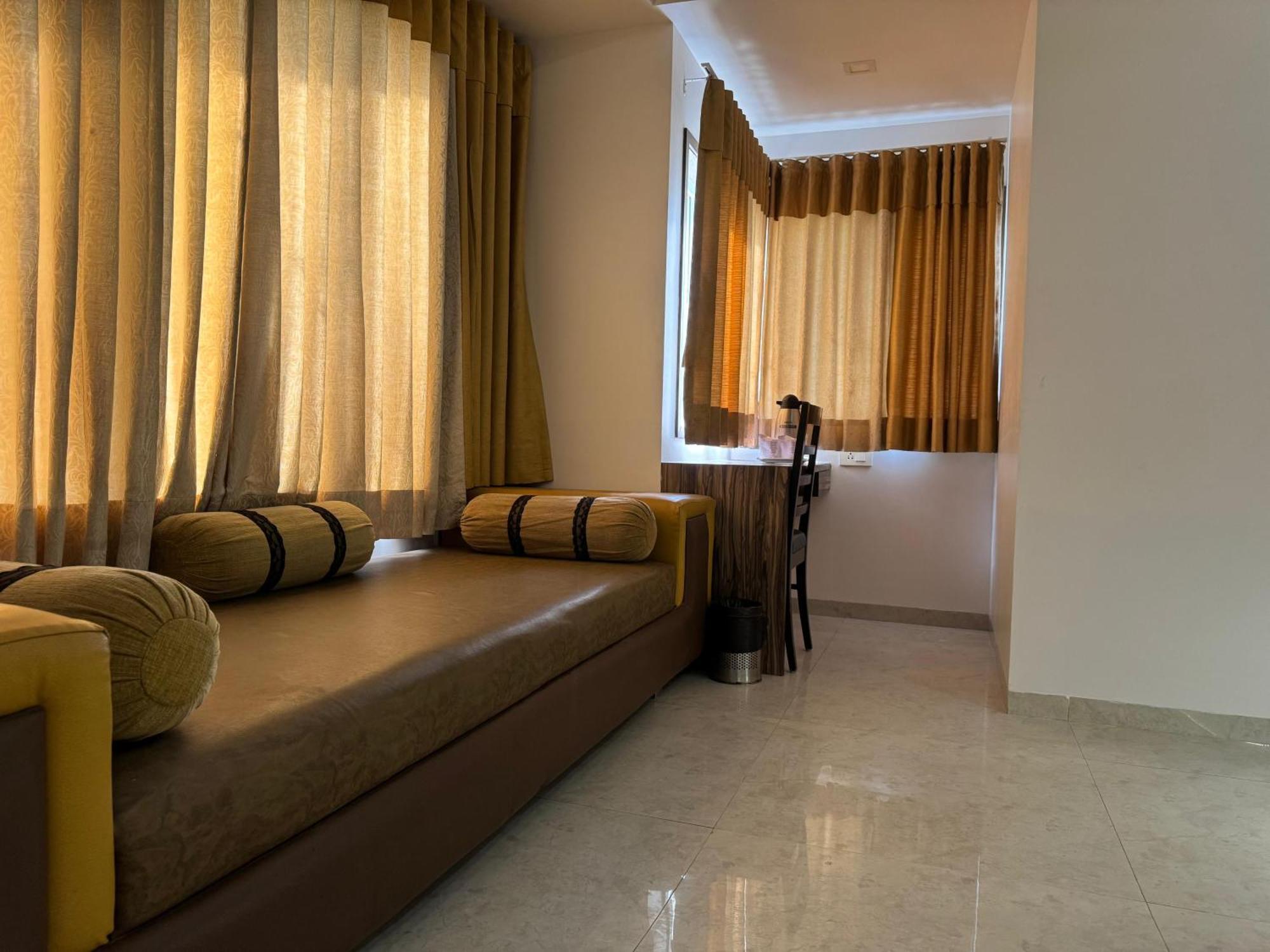 Hotel Kabir Ahmedabad Ngoại thất bức ảnh