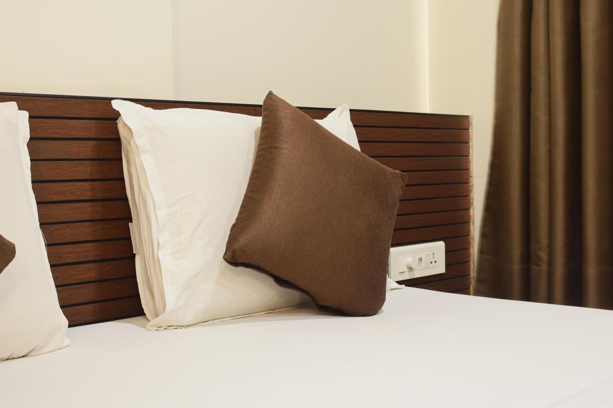 Hotel Kabir Ahmedabad Ngoại thất bức ảnh