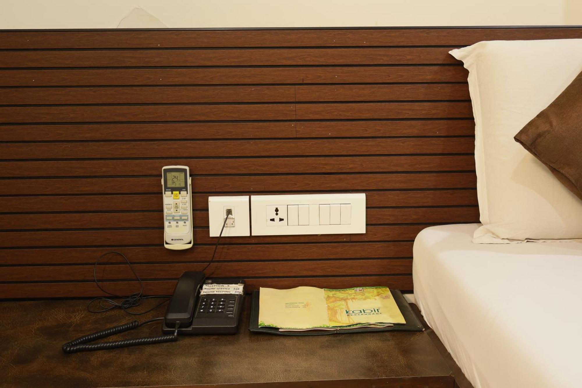 Hotel Kabir Ahmedabad Ngoại thất bức ảnh